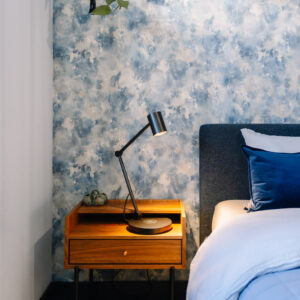 Bed and Breakfast De Oude Dorpsslagerij Kamer Comfort slaapkamer nachtkastje